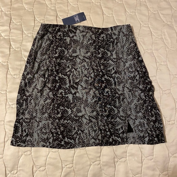 Abercrombie & Fitch skirt - Picture 3 of 4